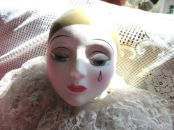 40''PORCELAIN HEAD PIERO/ PIERROT DOLL,SILVR LAME SUIT,LACE COLLR